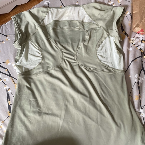 Can someone please identify this lululemon tank? - Picture 2 of 2